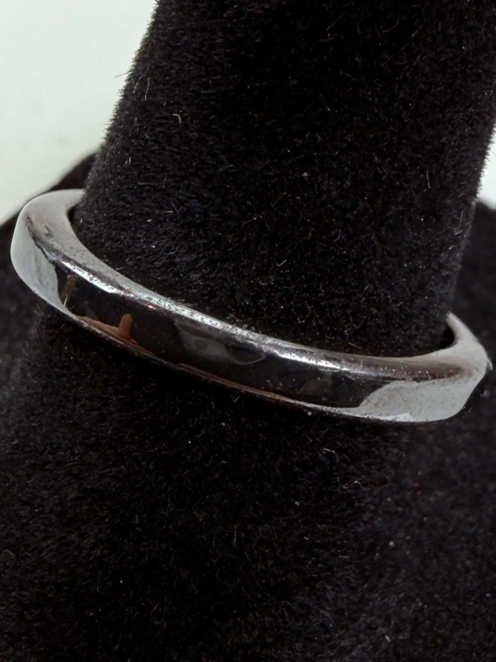 Vintage sleek, black gunmetal hematite thin stacking ring size 8